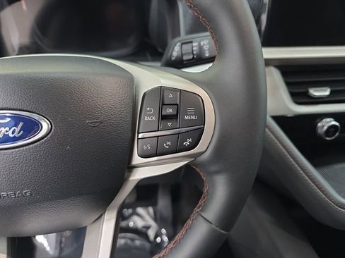 Used 2026 Ford Explorer Active AWD/4WD image 18