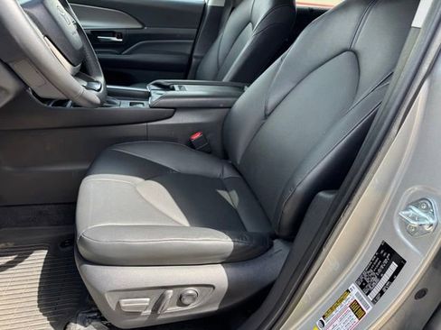 Used 2024 Toyota Grand Highlander AWD image 5
