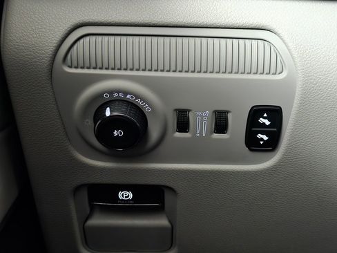 Used 2022 Jeep Wagoneer Series III image 39