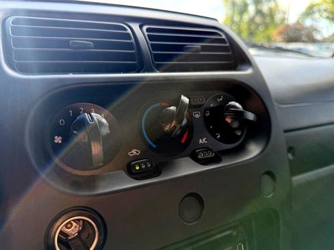 Used 2004 Nissan Xterra XE image 34