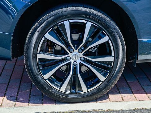 Used 2024 Volvo XC60 B5 Plus w/ Protection Package Premier image 10