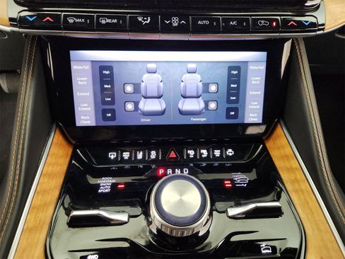 Used 2022 Jeep Grand Wagoneer Series III image 22