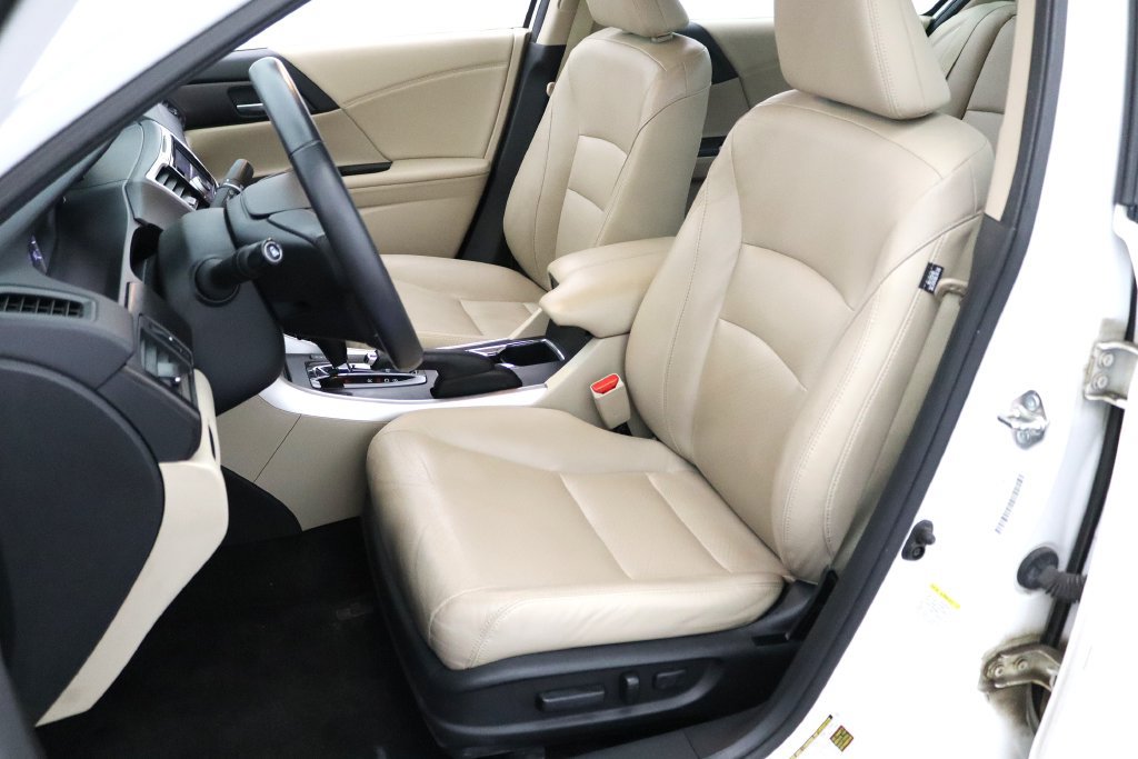 Used 2015 Honda Accord Touring image 2