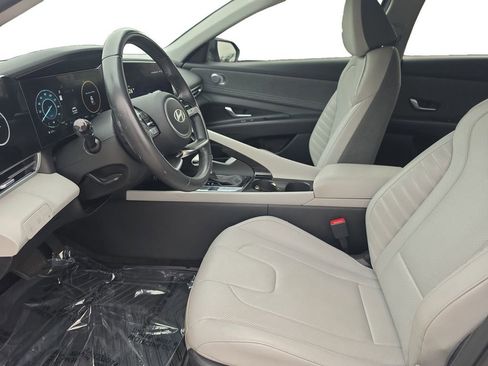 Used 2024 Hyundai Elantra Limited FWD image 9