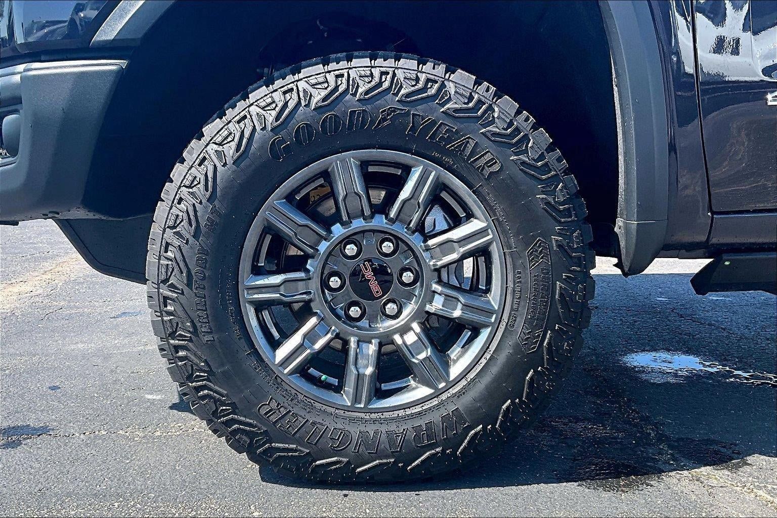Used 2026 GMC Sierra 1500 AT4X AWD/4WD image 9