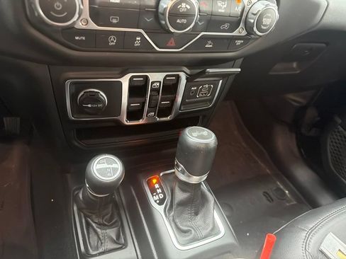 Used 2023 Jeep Wrangler Unlimited Sahara AWD/4WD image 3