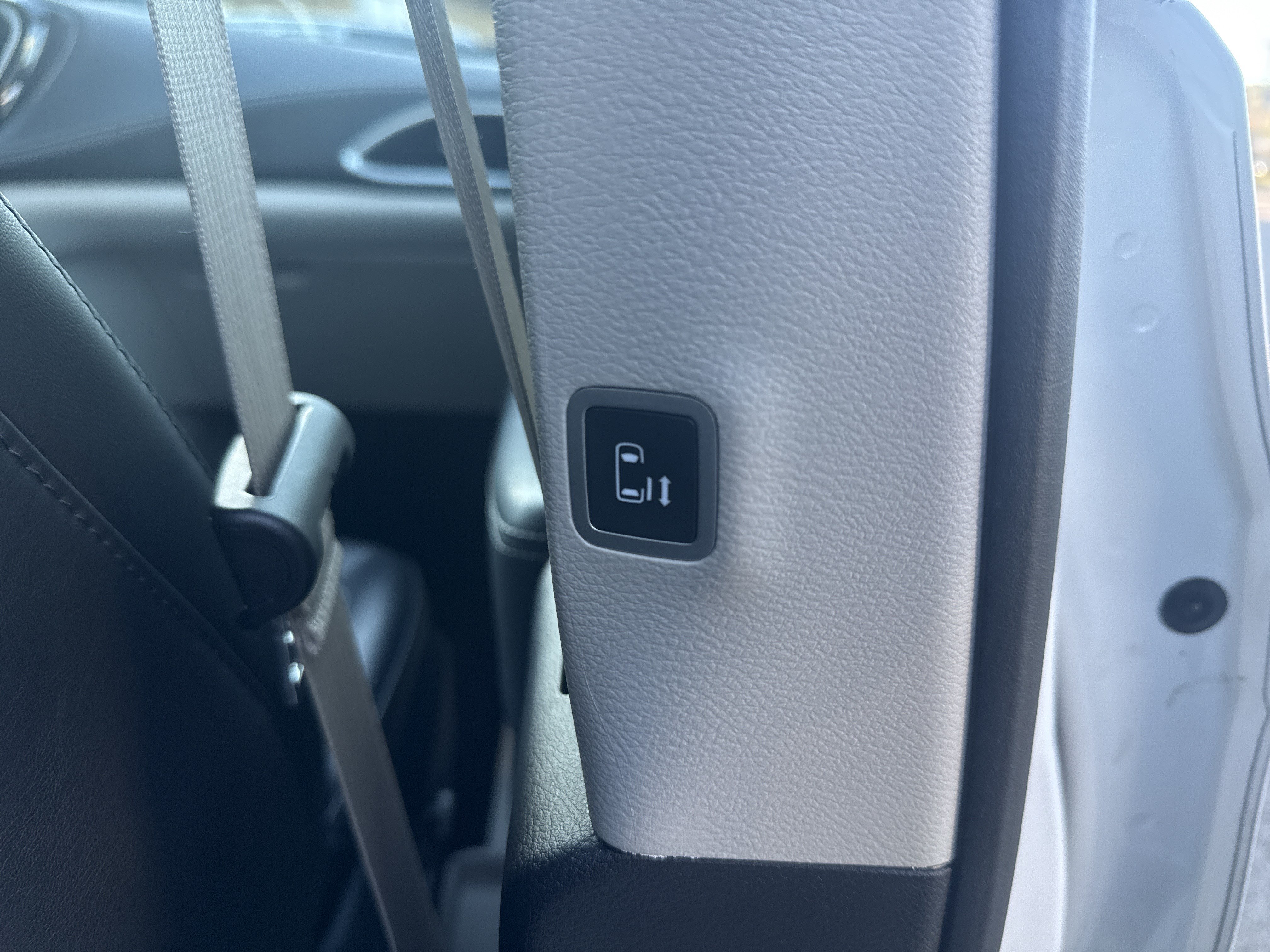 Used 2023 Chrysler Pacifica Touring-L w/ Uconnect Theater Family Group AWD/4WD image 16