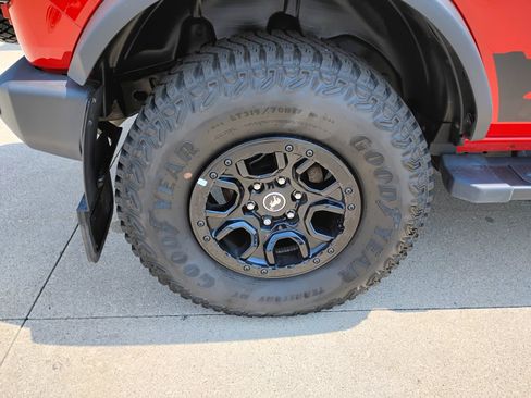 Used 2023 Ford Bronco Wildtrak AWD/4WD image 32