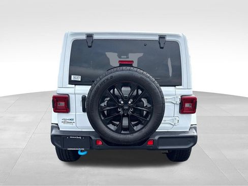 Used 2024 Jeep Wrangler Unlimited Sahara w/ Safety Group AWD/4WD image 4