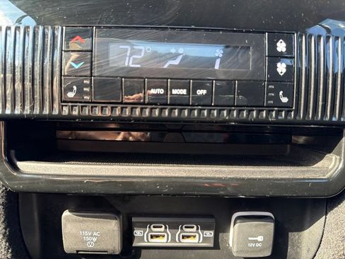Used 2022 Jeep Wagoneer Series III w/ Premium Group I RWD image 25