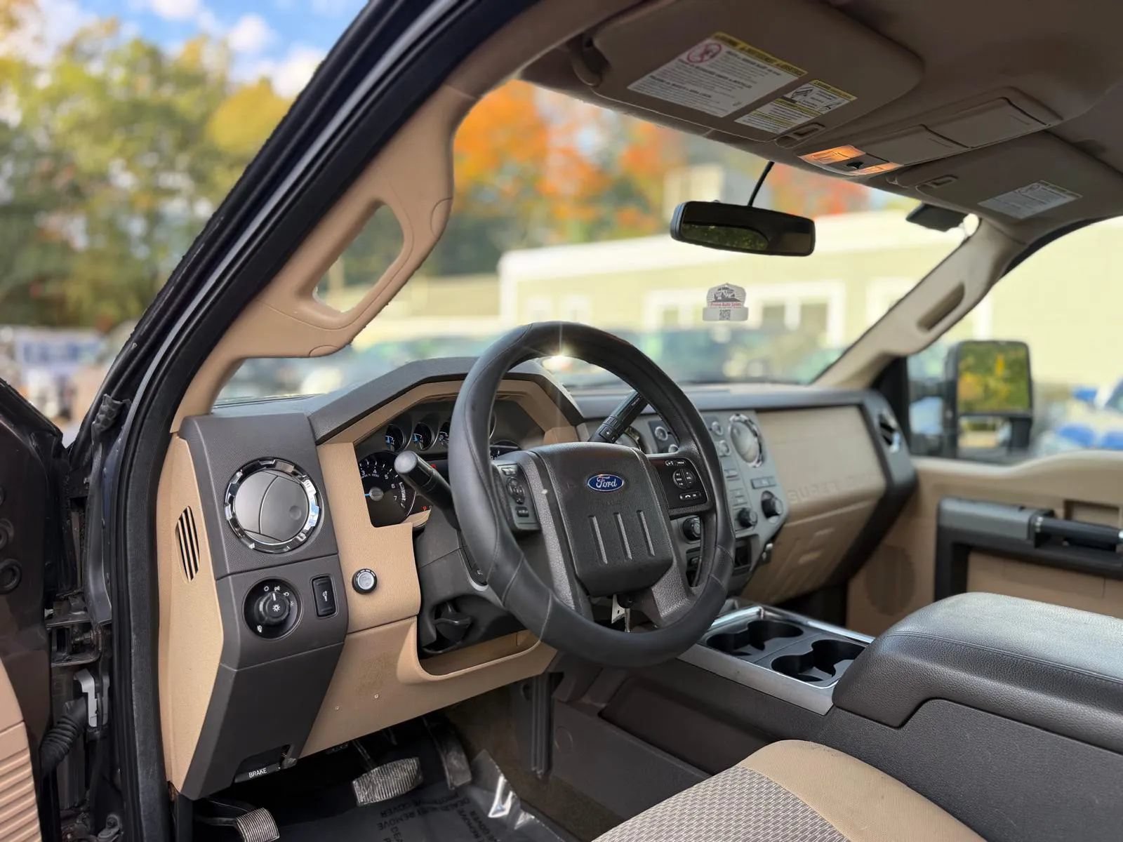 Used 2016 Ford F250 XLT w/ XLT Premium Package AWD/4WD image 11