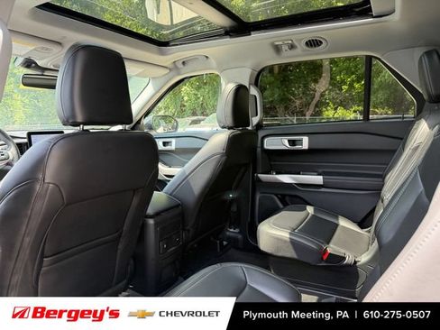 Used 2024 Ford Explorer XLT w/ Equipment Group 202A AWD/4WD image 10