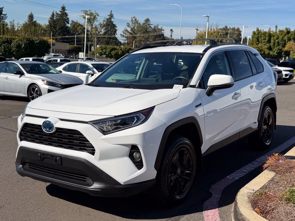 Used 2020 Toyota RAV4 XLE w/ XLE Grade Weather Package AWD/4WD image 4