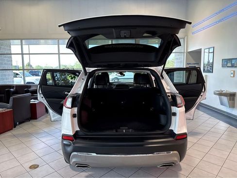 Used 2022 Jeep Cherokee Limited AWD/4WD image 13