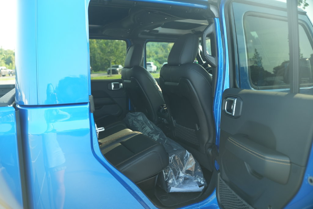 New 2026 Jeep Gladiator Sport AWD/4WD image 19