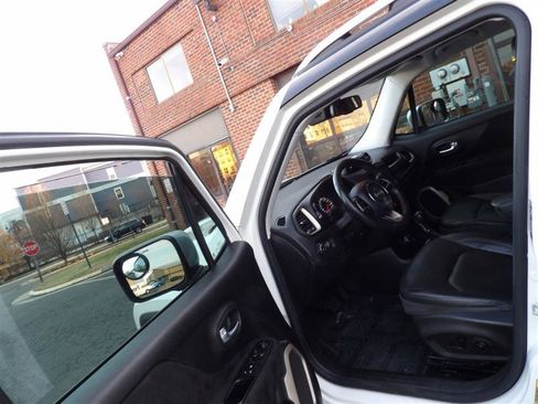 Used 2015 Jeep Renegade Limited image 9