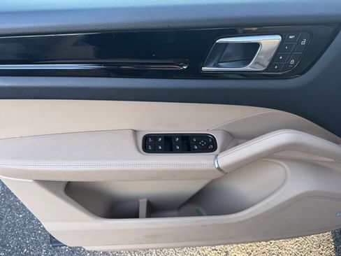 Used 2023 Porsche Cayenne image 25