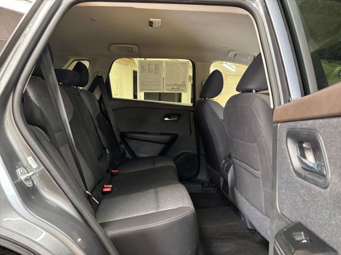 Used 2023 Nissan Rogue SV FWD image 27