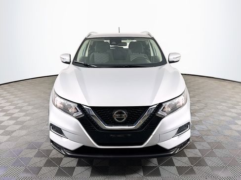 Used 2020 Nissan Rogue Sport SV image 2
