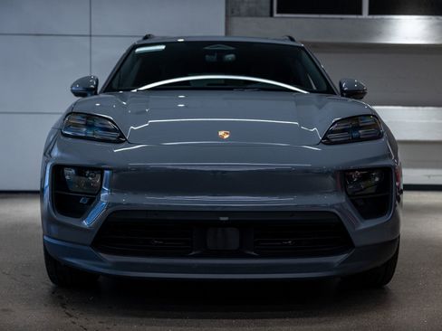 Certified 2025 Porsche Macan Electric RWD image 11
