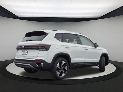 New 2026 Volkswagen Taos SE AWD/4WD image 7