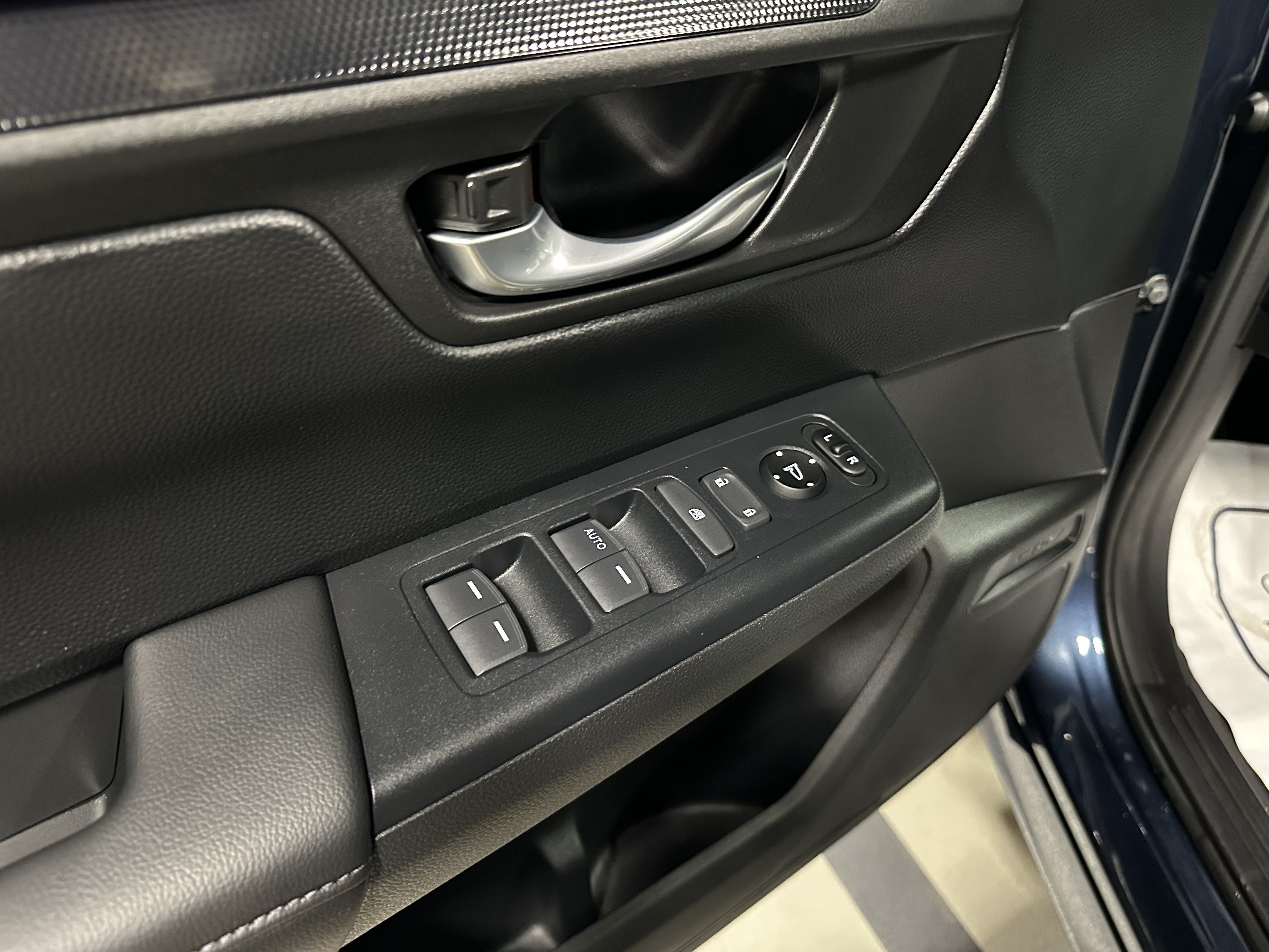 Used 2024 Honda CR-V LX image 18
