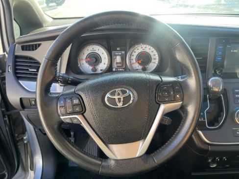 Used 2015 Toyota Sienna SE Premium FWD image 15