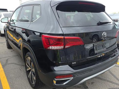 Used 2024 Volkswagen Taos SE image 7