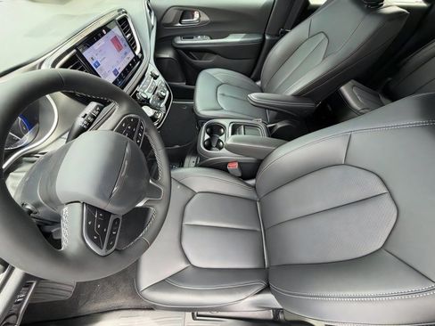 New 2027 Chrysler Pacifica Select FWD image 17