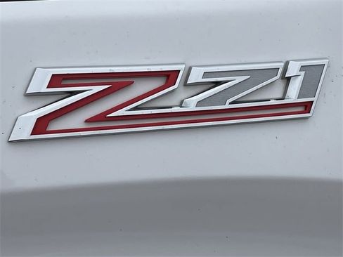 Used 2019 Chevrolet Silverado 1500 LTZ image 32