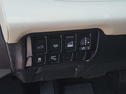 Used 2022 Subaru Ascent Touring AWD/4WD image 18