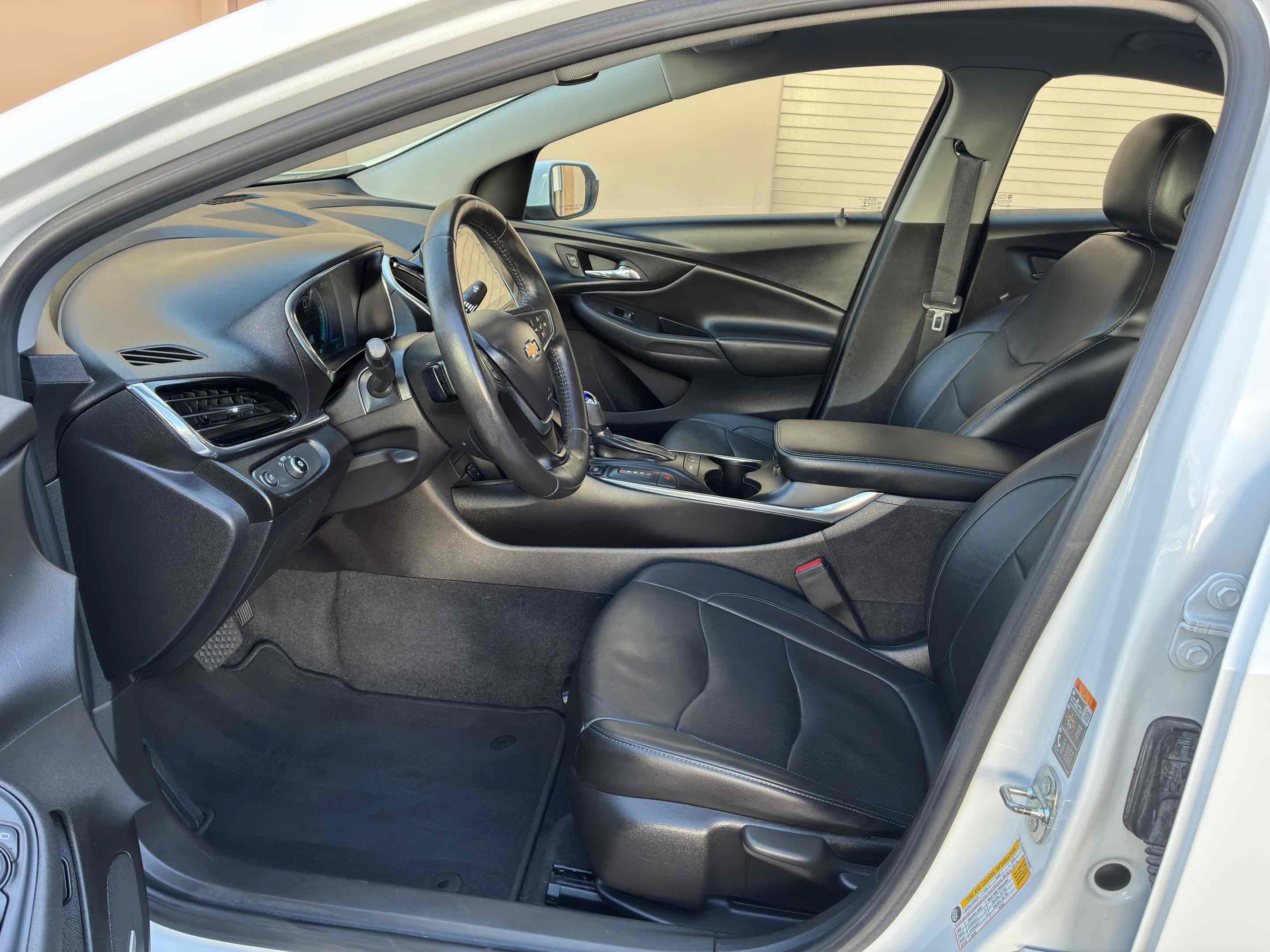 Used 2018 Chevrolet Volt Premier FWD image 38