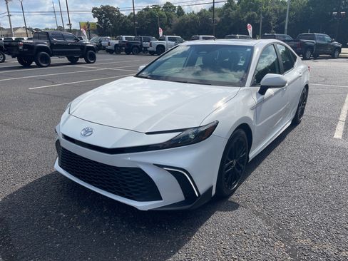 Used 2026 Toyota Camry SE w/ Multimedia Upgrade Package FWD image 3