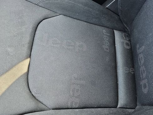 Used 2015 Jeep Renegade Latitude w/ Popular Equipment Group image 23