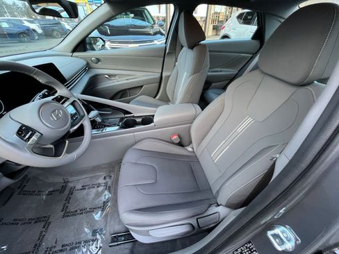 Used 2025 Hyundai Elantra SEL image 27