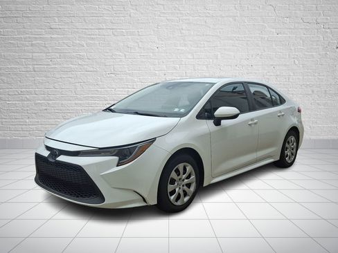 Used 2022 Toyota Corolla LE FWD image 3