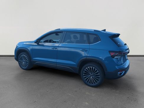New 2025 Volkswagen Taos SE image 3