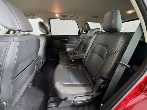 Used 2023 Nissan Pathfinder SL w/ Black Appearance Package image 21