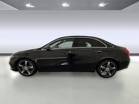 Used 2022 Mercedes-Benz A 220 image 2