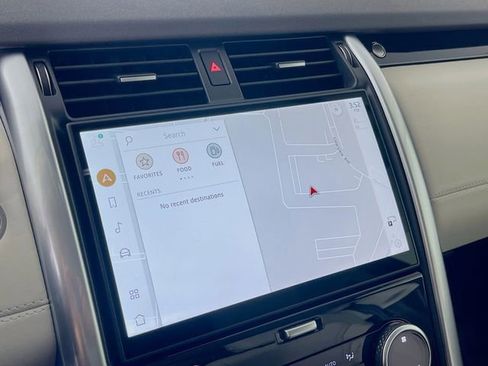 Used 2024 Land Rover Discovery S image 22