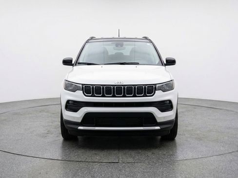 Used 2025 Jeep Compass Limited AWD/4WD image 2