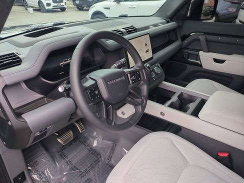 Used 2025 Land Rover Defender 110 V8 AWD/4WD image 16