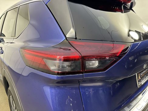 Used 2022 Nissan Rogue SV image 29