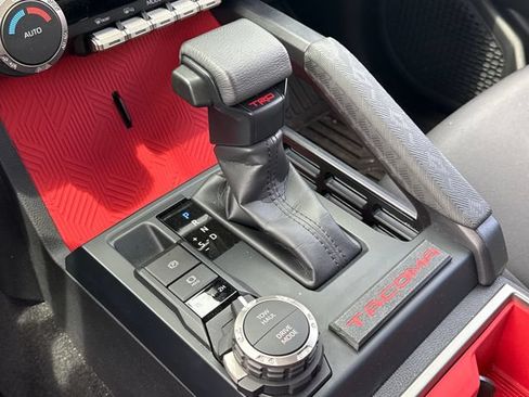 Used 2025 Toyota Tacoma TRD Sport AWD/4WD image 31
