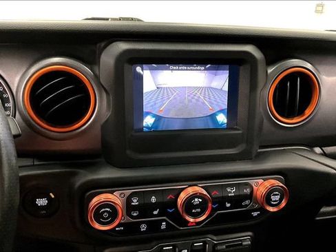 Used 2021 Jeep Gladiator Mojave w/ Cold Weather Group AWD/4WD image 30