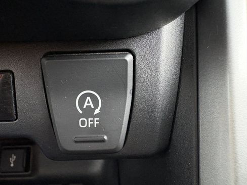 Used 2022 Toyota RAV4 LE AWD/4WD image 28
