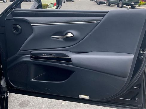 Used 2024 Lexus ES 300h w/ Premium Package image 23