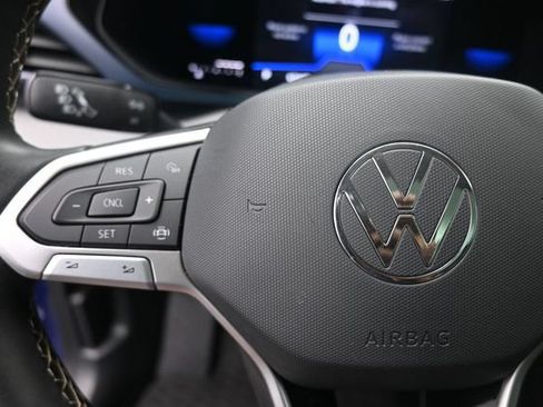 Used 2022 Volkswagen Taos SE FWD image 15