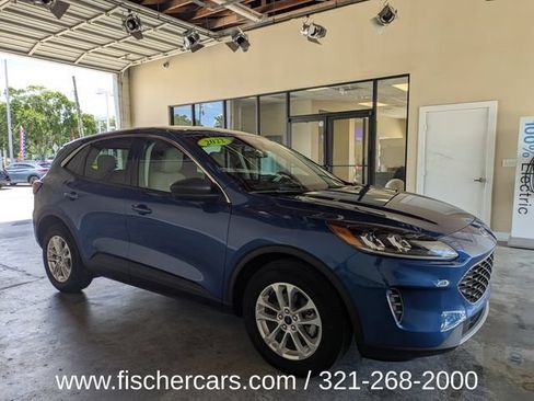 Used 2022 Ford Escape SE FWD image 2