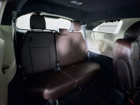 Used 2024 Toyota Sienna Platinum image 31